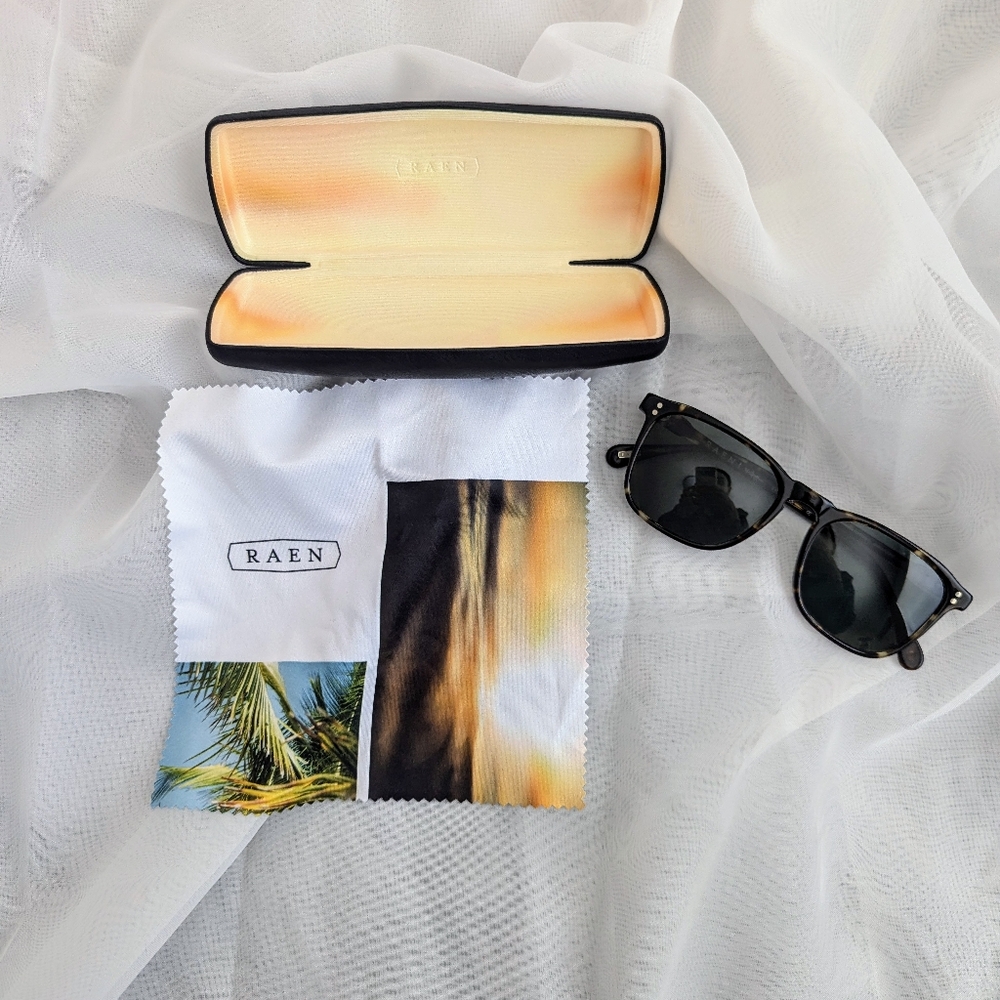 Retro Raen Wiley Sunglasses with Case